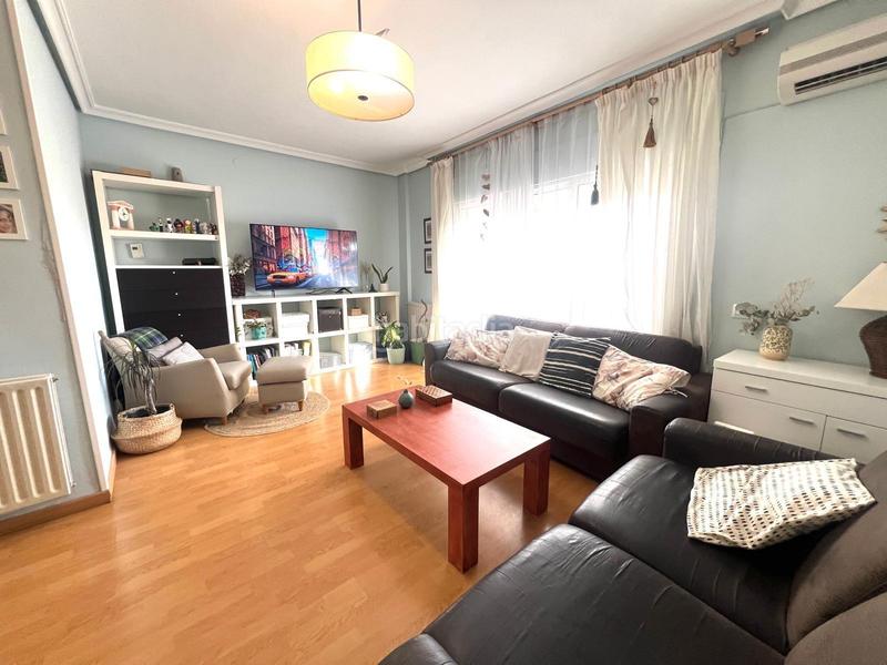 Foto 2cc9843a-6419-456f-b2b9-43ace6fd6d88. Reihenhaus mit heizung parking in Los Pinos - El Pilar Plasencia