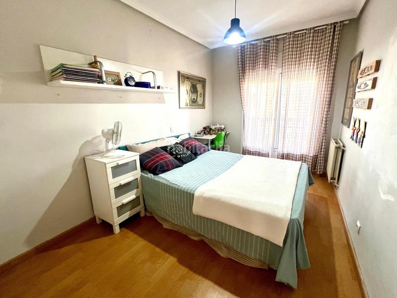 Foto 45b858a8-1314-4fd5-90c8-e6926a5b8118. Reihenhaus mit heizung parking in Los Pinos - El Pilar Plasencia