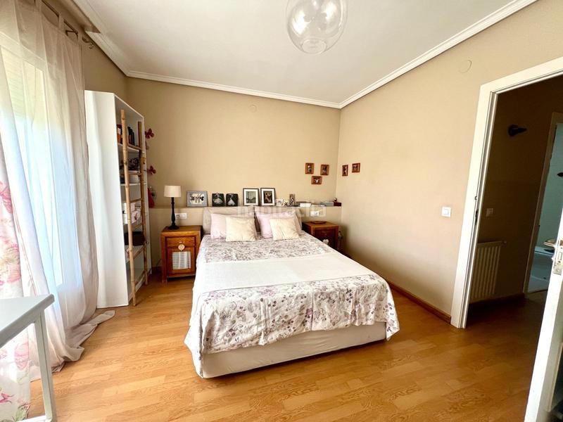 Foto e5e8e1cc-6c56-4ba5-9796-5ccb29ec2c1b. Reihenhaus mit heizung parking in Los Pinos - El Pilar Plasencia