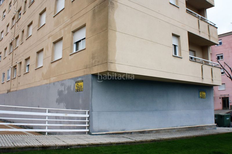 Foto 7a3fff5c-3853-46ee-bff2-7e1cd19bb877. Local comercial a Los Pinos - El Pilar Plasencia