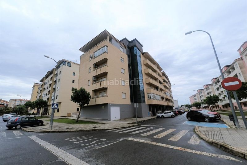 Foto b0404002-9a4e-46aa-81b8-7d26f176bccd. Local comercial a Los Pinos - El Pilar Plasencia