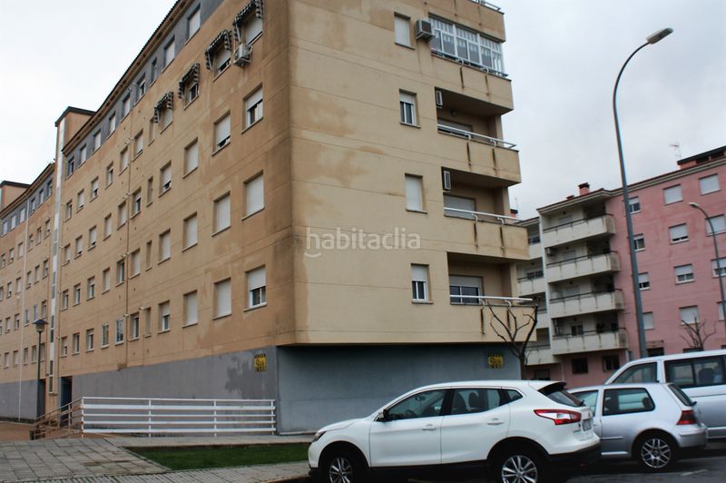 Foto c1e5f4a1-9cb7-40b9-8c98-77f7730ea887. Local comercial a Los Pinos - El Pilar Plasencia
