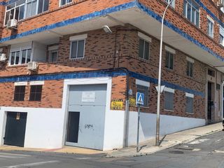 Lloguer Local Comercial  Calle manuel revilla castan. Local en calle manuel revilla castan esquina con calle jerte