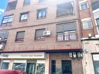 Pis  Avenida valle. Piso con ascensor en venta en la avenida del valle