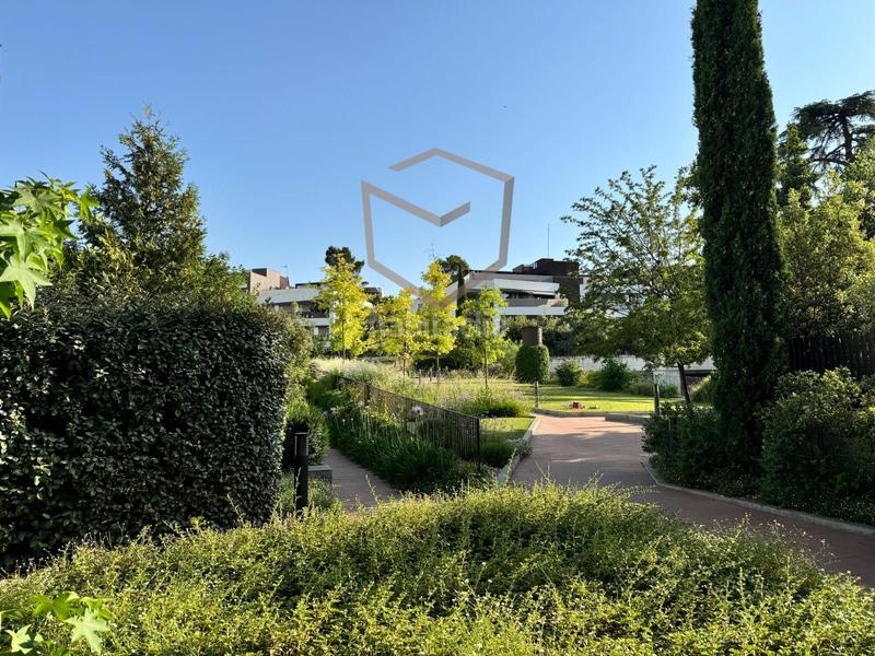 Foto 930ffb8c-dd1d-4738-9c1c-18ae3f2a8de2. Location attique avec chauffage parking piscine dans Pozuelo de Alarcón