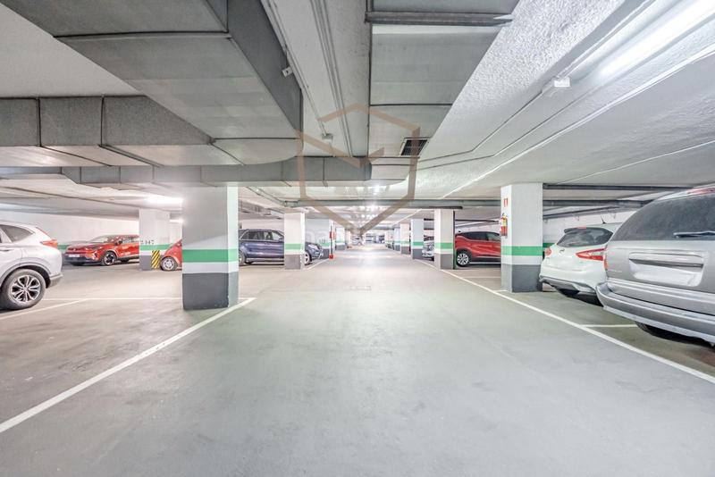 Foto 121b6705-d03f-4140-a479-cdc7dc3c22cc. Etagenwohnung mit heizung parking pool in Casa de Campo Madrid