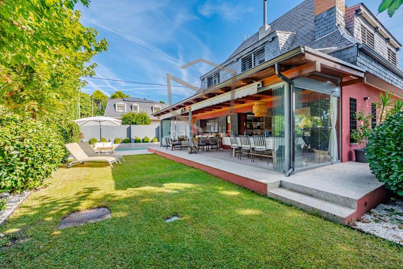 Foto dfdc2979-e8d9-4bad-9b61-5e1a5f605fcc. Chalet avec chauffage parking piscine dans Pueblo Pozuelo de Alarcón