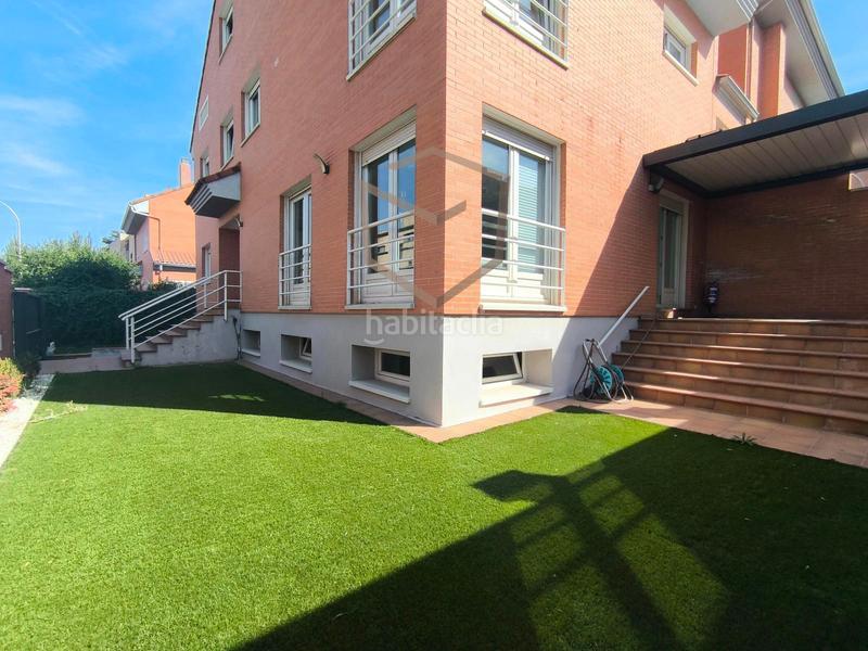 Foto 2d745001-b7b8-4e2a-af2f-d3a81b37bdfe. Rent chalet with heating parking in Peñagrande Madrid