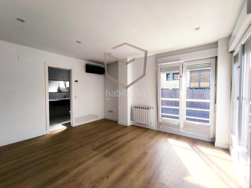 Foto 80f7c96e-2e75-4d45-a591-4fb63f04ee9c. Rent chalet with heating parking in Peñagrande Madrid