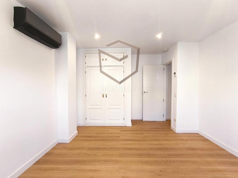 Foto e9114d2a-a6fd-4eef-9d05-bd70d3a21b15. Rent chalet with heating parking in Peñagrande Madrid