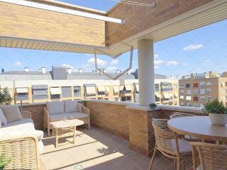 Rent Penthouse in Avenida del talgo 127. En madrid