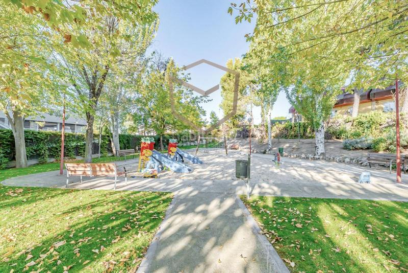 Foto 4d2d14e6-eb54-43ec-87ca-3fb08d627df4. Appartamento con riscaldamento parcheggio piscina in La Moraleja