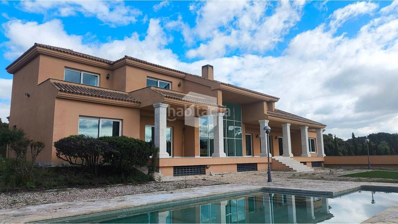 Foto 99777290-2fab-4987-958d-7059bf38bbd4. Xalet amb calefacció aparcament piscina a Club de Golf Rozas de Madrid (Las)