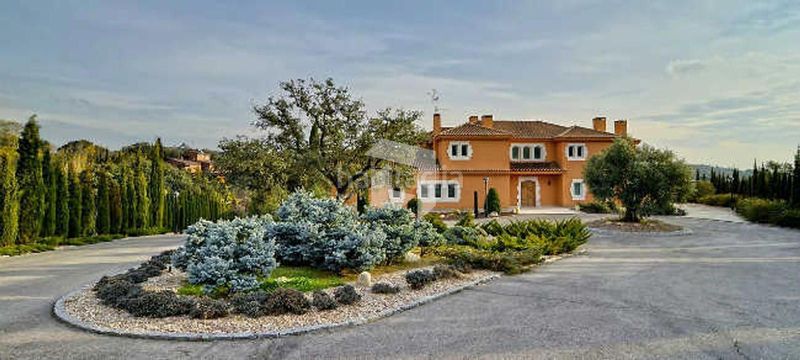 Foto ad1b4b5b-ef9e-4d9c-bef9-2c279bfb98f3. Xalet amb calefacció aparcament piscina a Club de Golf Rozas de Madrid (Las)