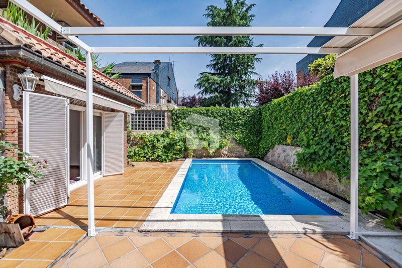 Foto b3d475e6-de8d-4b1c-89d7-7e8bf46df4cd. Reihenhaus mit heizung parking pool in Estación Pozuelo de Alarcón