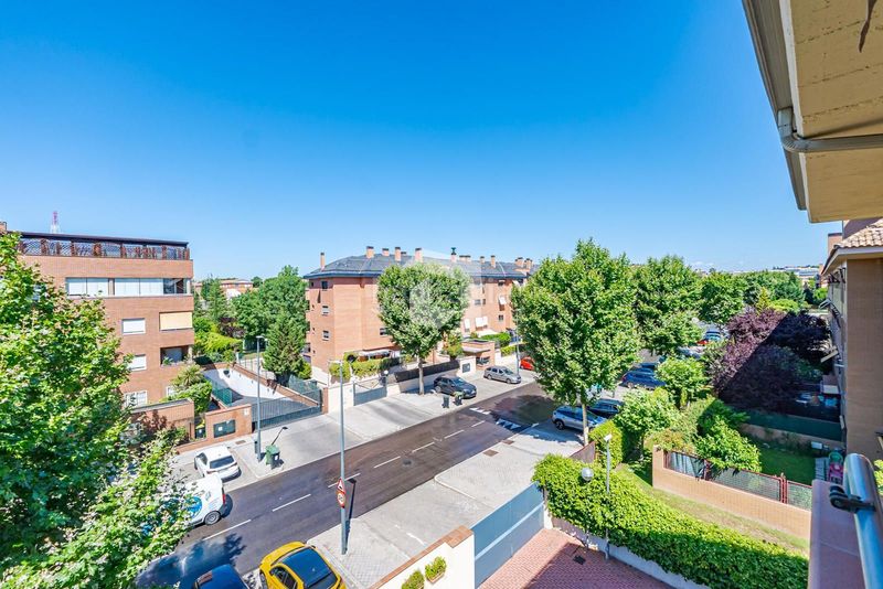 Foto 0df9dedb-92fe-4da0-a358-5e776f06f8c5. Àtic amb calefacció aparcament piscina a Somosaguas Pozuelo de Alarcón