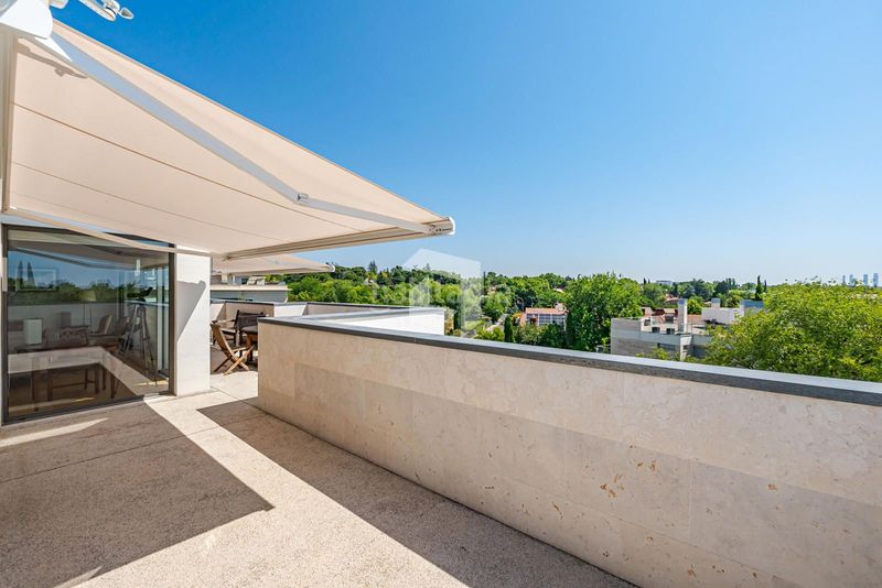 Foto ae99e055-8923-4a23-af53-96cdfe5c77f2. Dachwohnung mit heizung parking pool in Aravaca Madrid