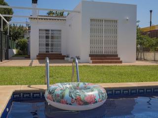 Chalet  N/a. Chalet con piscina privada a 600m del mar