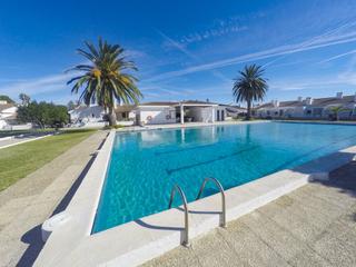 Apartament a Deltebre. Apto. a 300m de la playa con piscina comunitaria de 325m2