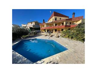 Casa  N/a. Chalet frente al mar en lampolla con piscina privada.