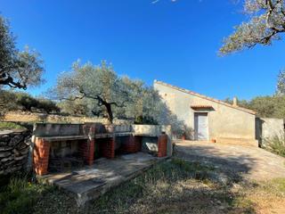 Masia a Camarles. Finca rústica con dos casetas de campo.