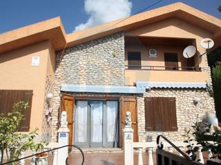 Casa a Calafat. Villa en calafat, lametlla de mar, con piscina y cerca del mar