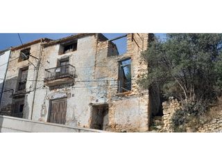 Casa  Calle tetuan. Vive la autenticidad entre naturaleza e historia en mas de barbe