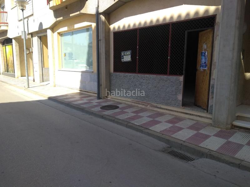 Foto bc106d06-d6d2-465c-a6c1-3c54f1bf1c43. Local comercial a Anglès