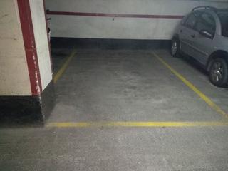 Parking coche en Eixample Nord