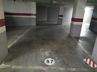 Parking coche en Eixample Nord
