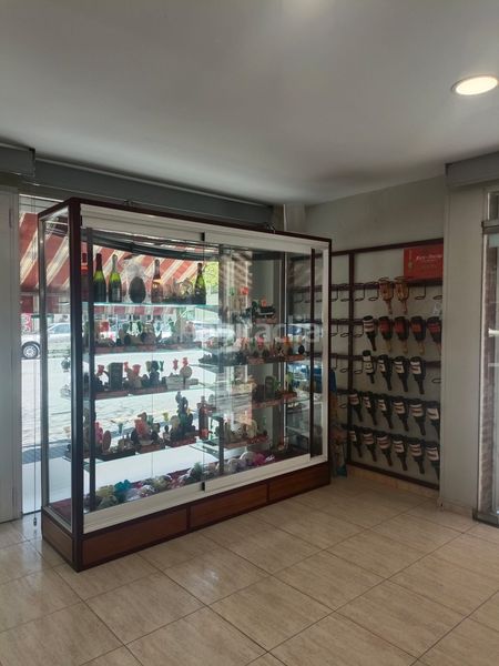 Foto 0ed4b902-4da9-408c-a518-d3b9dd050edd. Local comercial a Barri dels Escriptors Salt