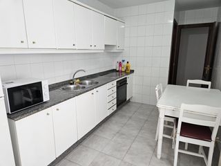 Rent Flat  Avenida de madrid. Piso para temporada de curso escolar