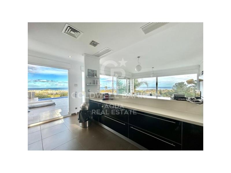 Foto 5c0a6c53-92bc-4bac-8686-75b0200b99d8. Chalet with parking pool in El Montgó Dénia