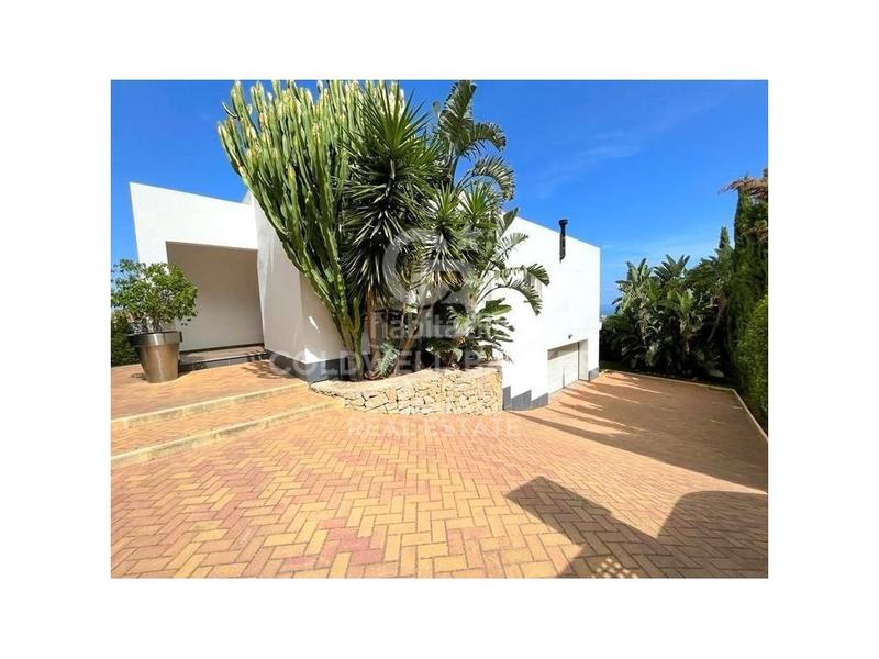 Foto beb09083-4654-4952-ade7-ef491f65b595. Chalet with parking pool in El Montgó Dénia