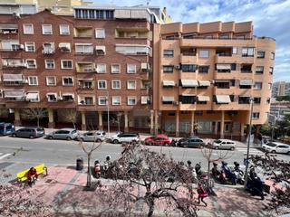 Pis a Colonia Madrid. Piso luminoso en benidorm
