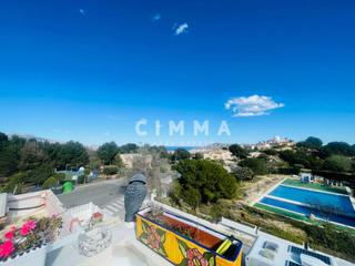 Reihenhaus in Coloma. Amplia casa en la nucía con vistas al mar y jardín privado