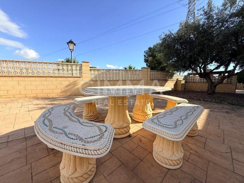 Foto 0a43f87e-e34d-47d6-9ce5-b63425989878. Xalet amb aparcament a Polop