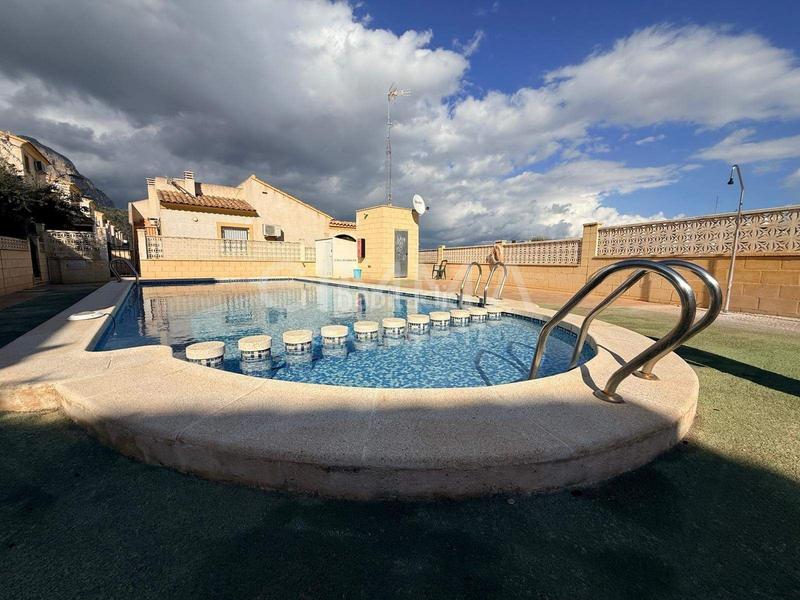 Foto 8f5f5b6e-e3b4-4a38-8057-97b9d773d5e6. Xalet amb aparcament a Polop