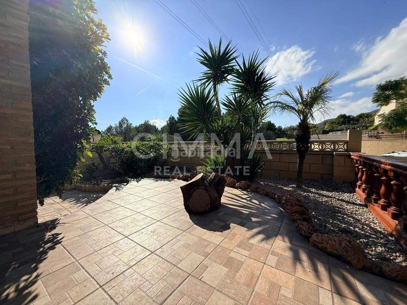 Foto dc8783c8-bcc3-4701-95cf-61bf23e677cb. Xalet amb aparcament a Polop