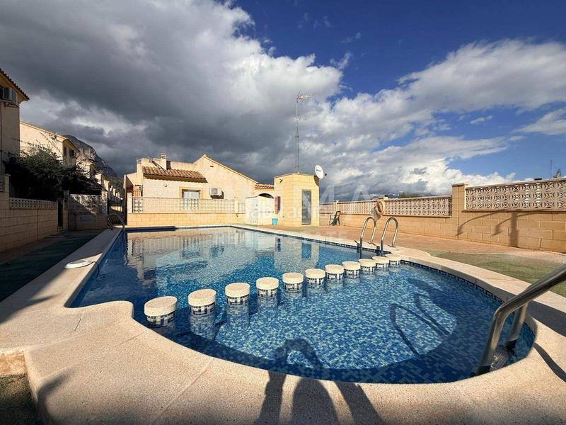 Foto dd157136-c165-4e8b-86e3-721c5f0cf9cf. Xalet amb aparcament a Polop