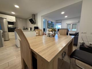 Casa adossada a La Nucia Pueblo. Oportunidad única en la nucía! adosado con piscina comunitaria