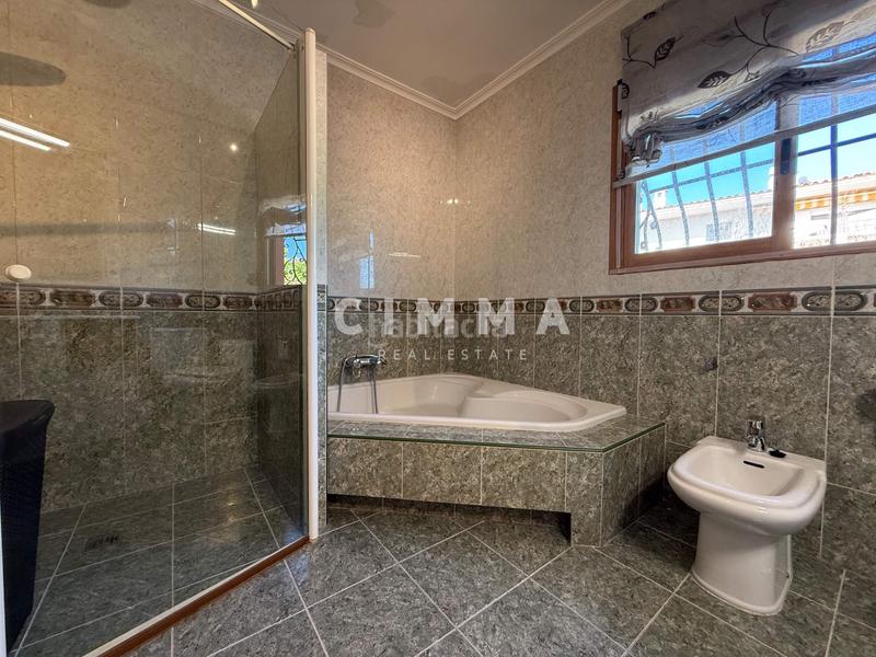 Foto 2aafa206-e3c6-4ba1-8990-45a897534813. Chalet in calle del ruiseñor 28 in La Nucia Pueblo Nucia (la)