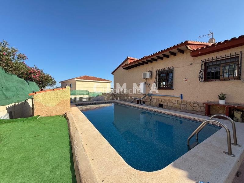 Foto a2058cc4-8a9b-4b4a-ba38-5868bf677dc3. Chalet in calle del ruiseñor 28 in La Nucia Pueblo Nucia (la)