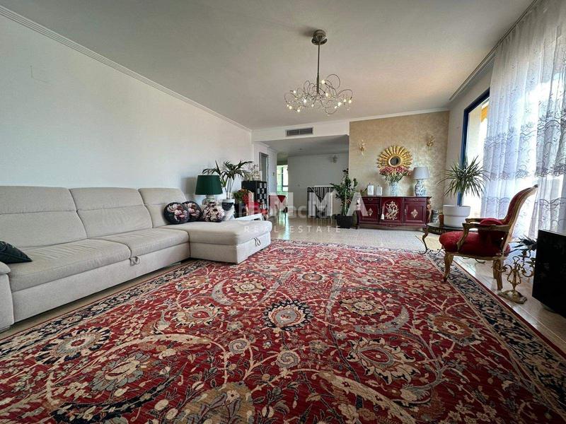 Foto 8d29cac5-1ae4-43ef-b14b-1b5c31dc6455. Àtic amb aparcament piscina a Mirador de la Cala-Benimar Vila Joiosa (la)