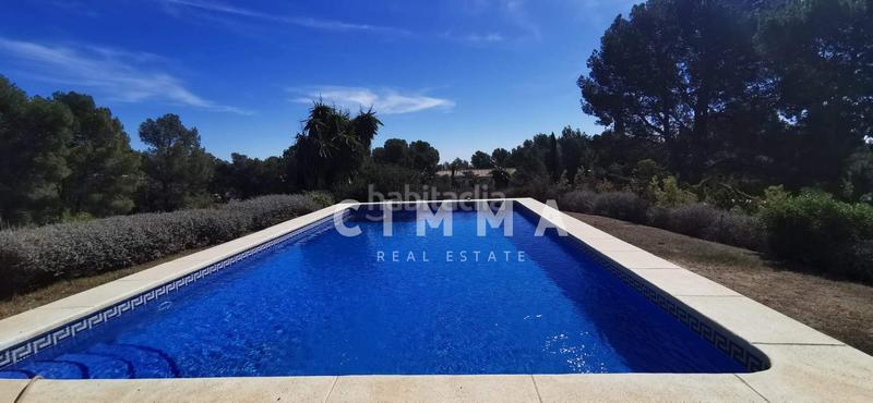 Foto 4f89a2bc-fb9b-4679-852c-5c9d6284923e. Chalet with heating parking pool in Coloma Nucia (la)