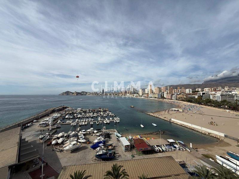 Foto d32c35aa-a3dd-44d0-9a7f-e613a0115868. Zweistöckige wohnung in Casco Antiguo - Puerto Benidorm