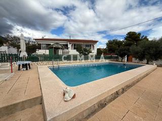 Chalet  Calle calle matisse. Chalet independiente con piscina y amplia parcela en la nucía