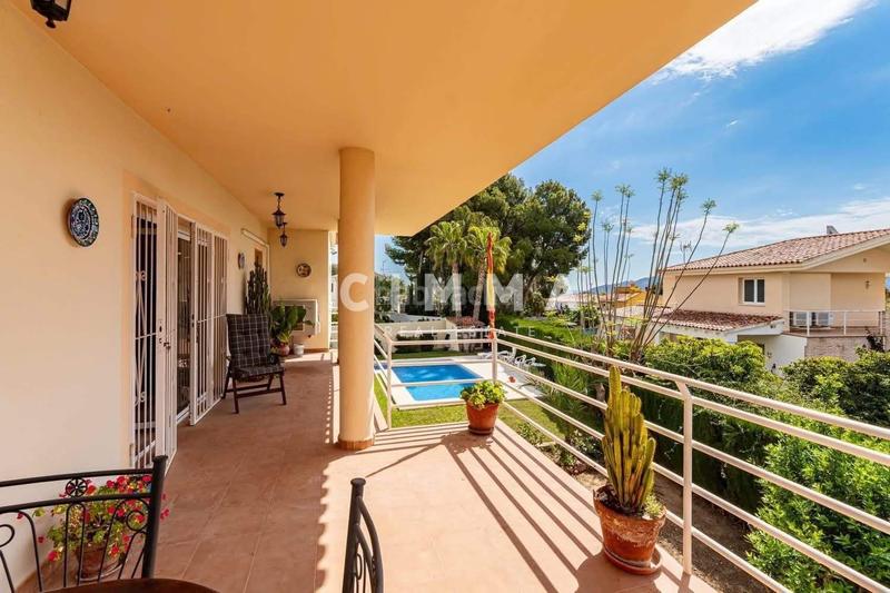 Foto 0556399f-bc0e-4d46-aa84-0e2734eb01e5. Chalet avec parking dans Varadero Nucia (la)