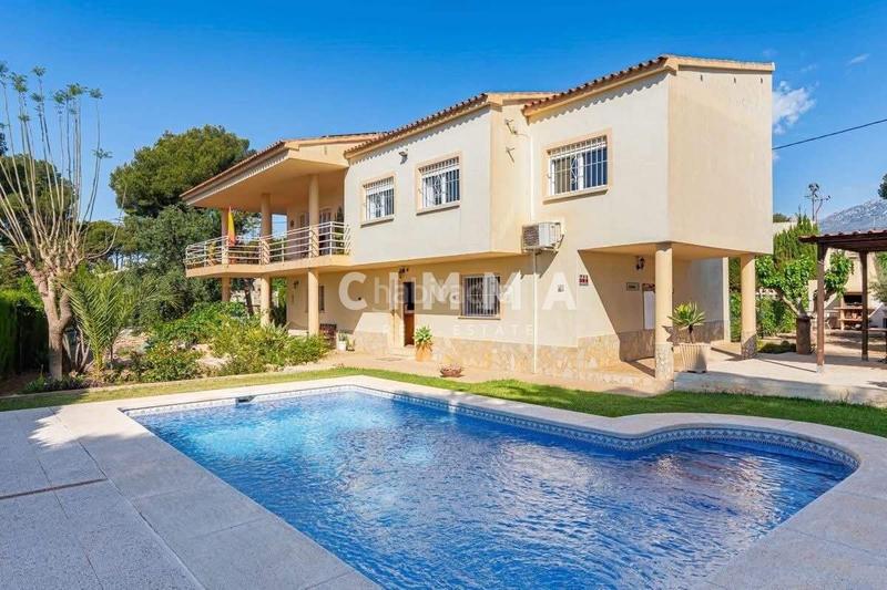 Foto 12fe4ac6-7b2c-4828-a6d4-806f04fb9b17. Chalet avec parking dans Varadero Nucia (la)