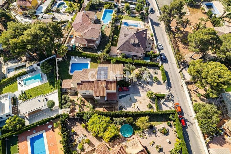 Foto 16b82980-20a5-4c52-af50-344cdeee5fca. Chalet avec parking dans Varadero Nucia (la)